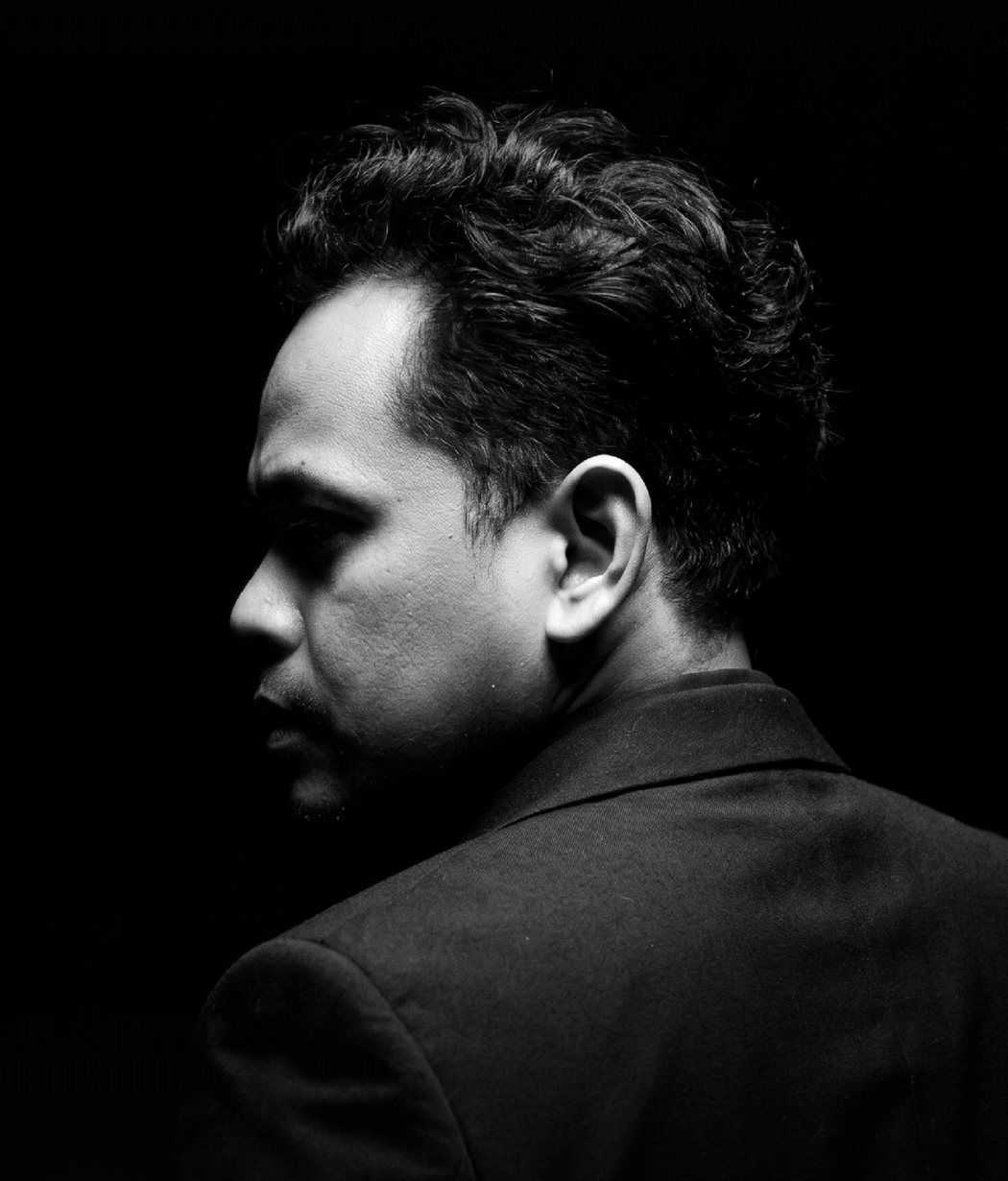 Nur Satriatama in profile, black and white